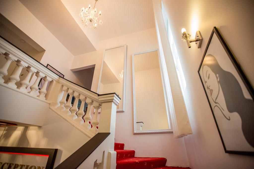 Living Hotel Tiranë Luaran gambar