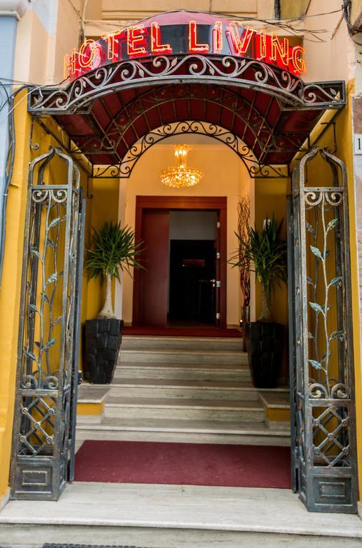 Living Hotel Tiranë Bilik gambar