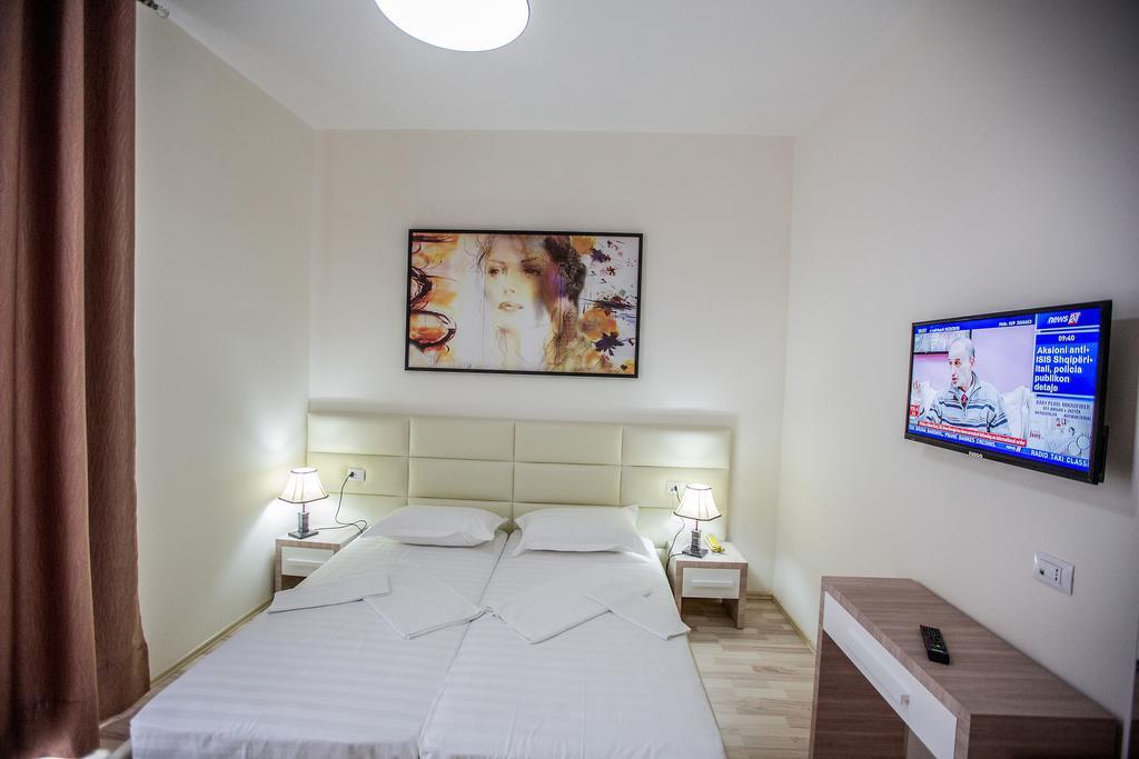 Living Hotel Tiranë Luaran gambar