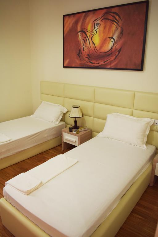 Living Hotel Tiranë Luaran gambar
