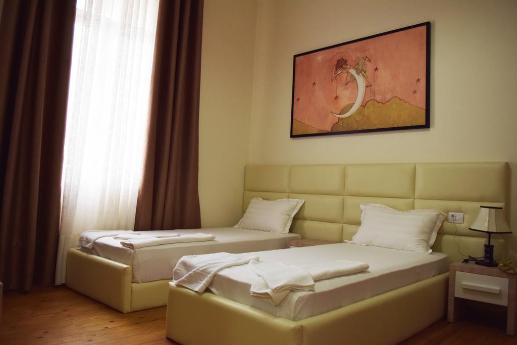 Living Hotel Tiranë Luaran gambar
