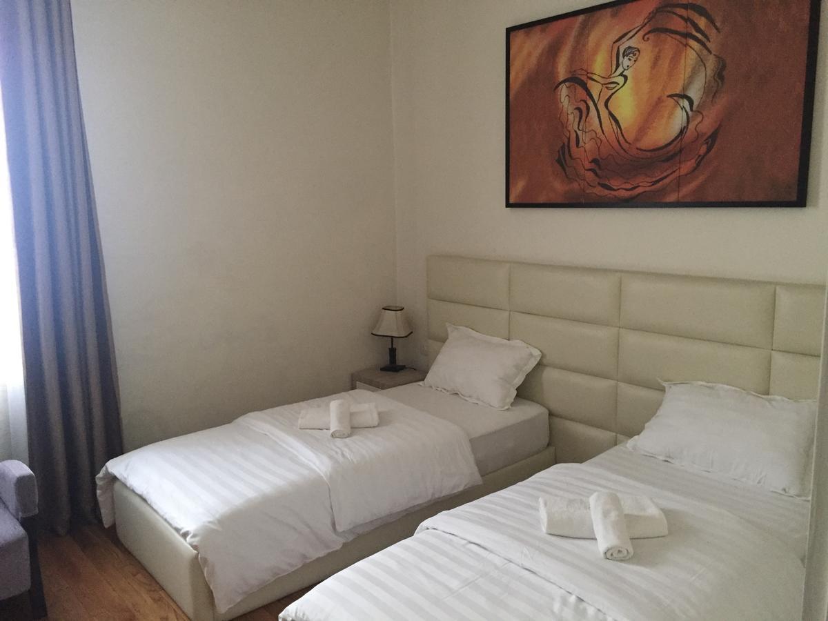 Living Hotel Tiranë Luaran gambar