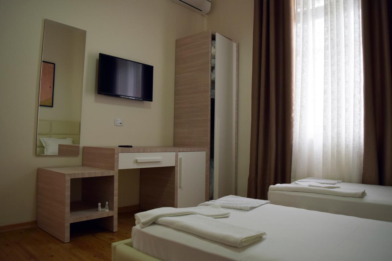 Living Hotel Tiranë Luaran gambar