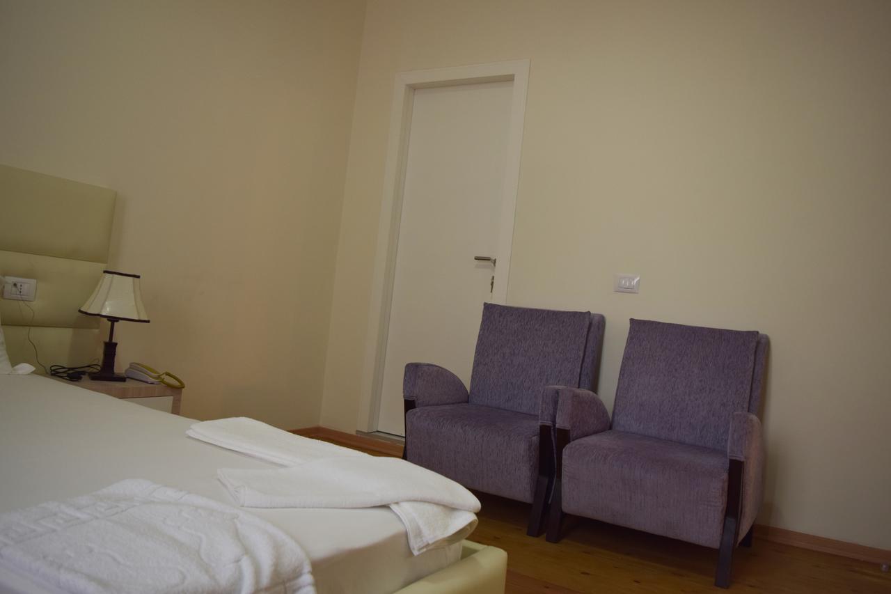 Living Hotel Tiranë Luaran gambar