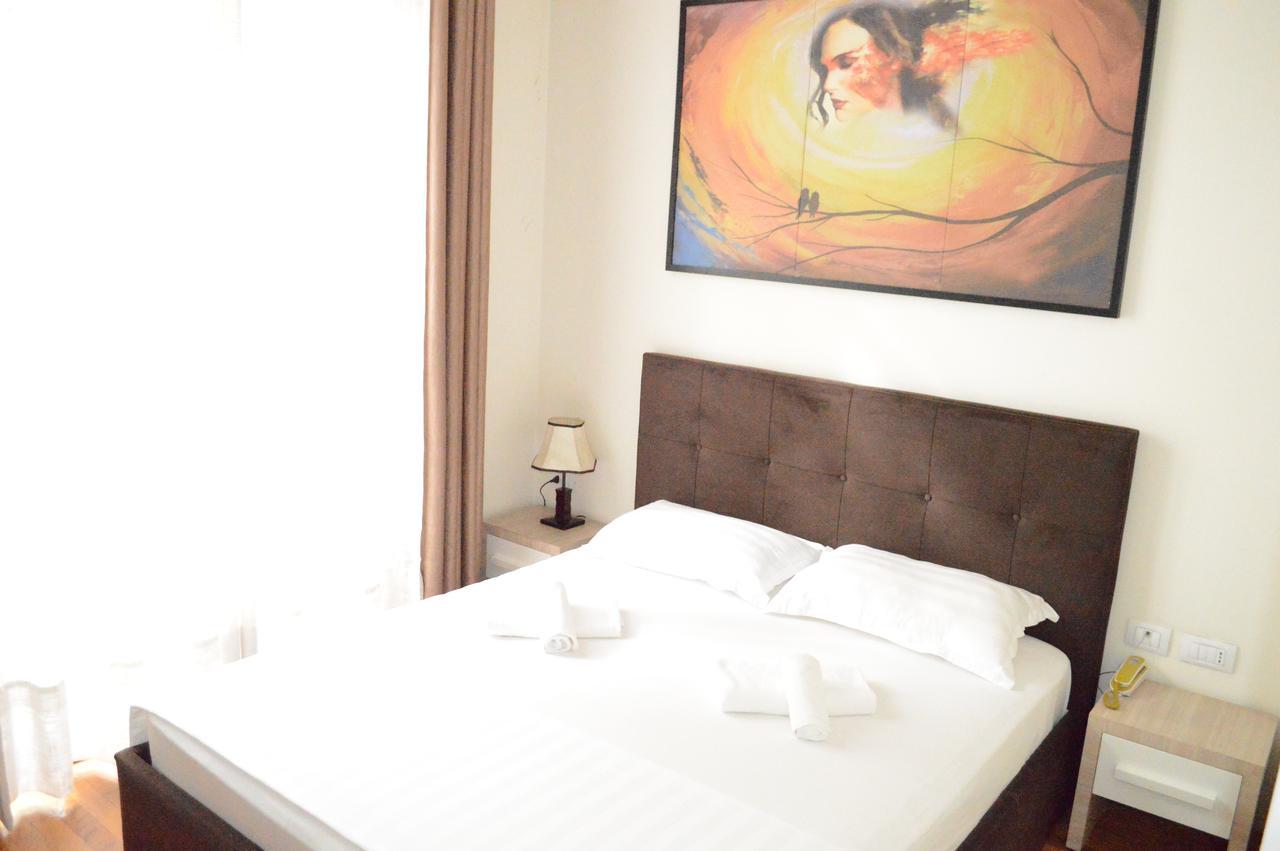 Living Hotel Tiranë Luaran gambar