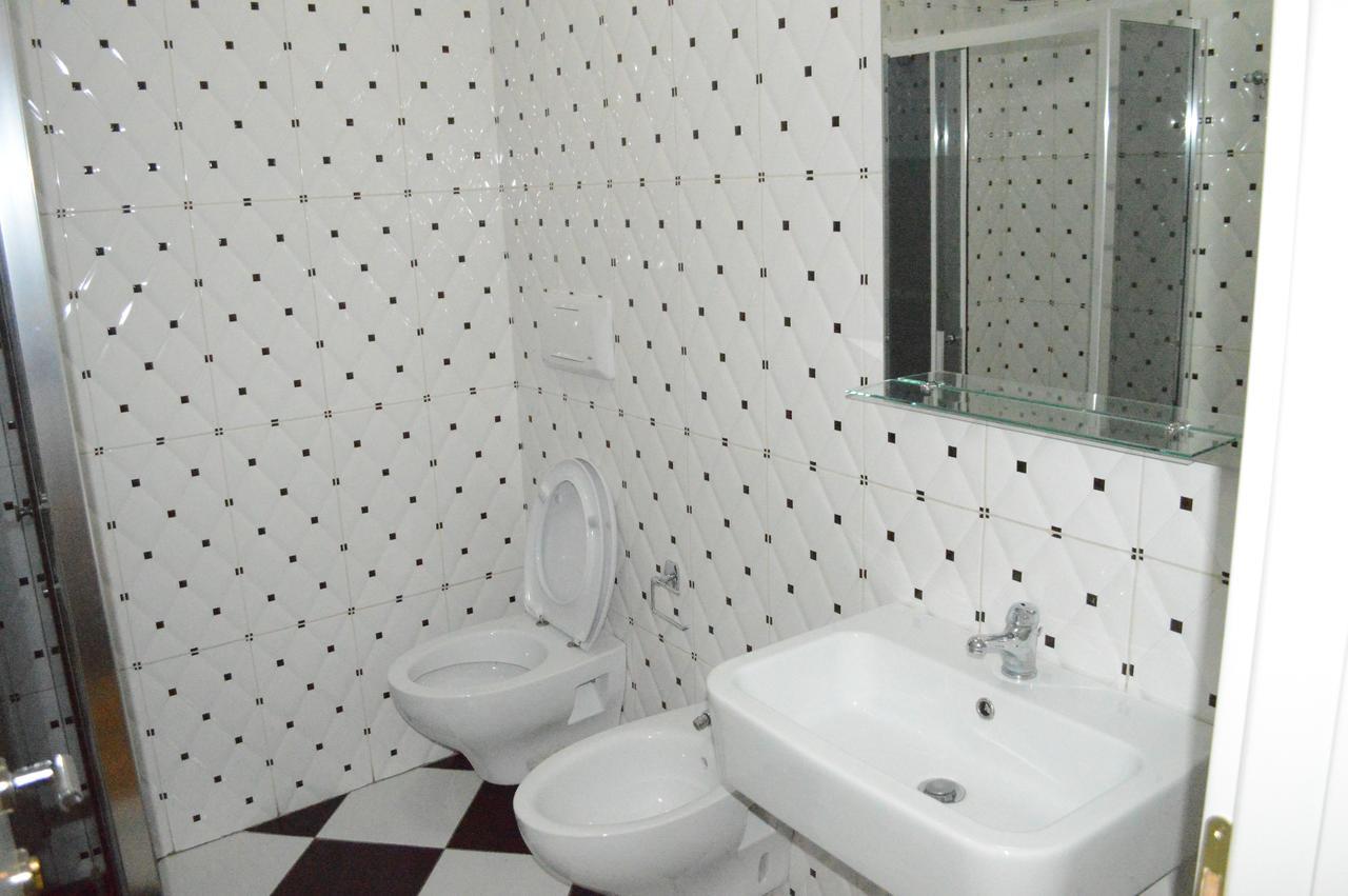 Living Hotel Tiranë Luaran gambar