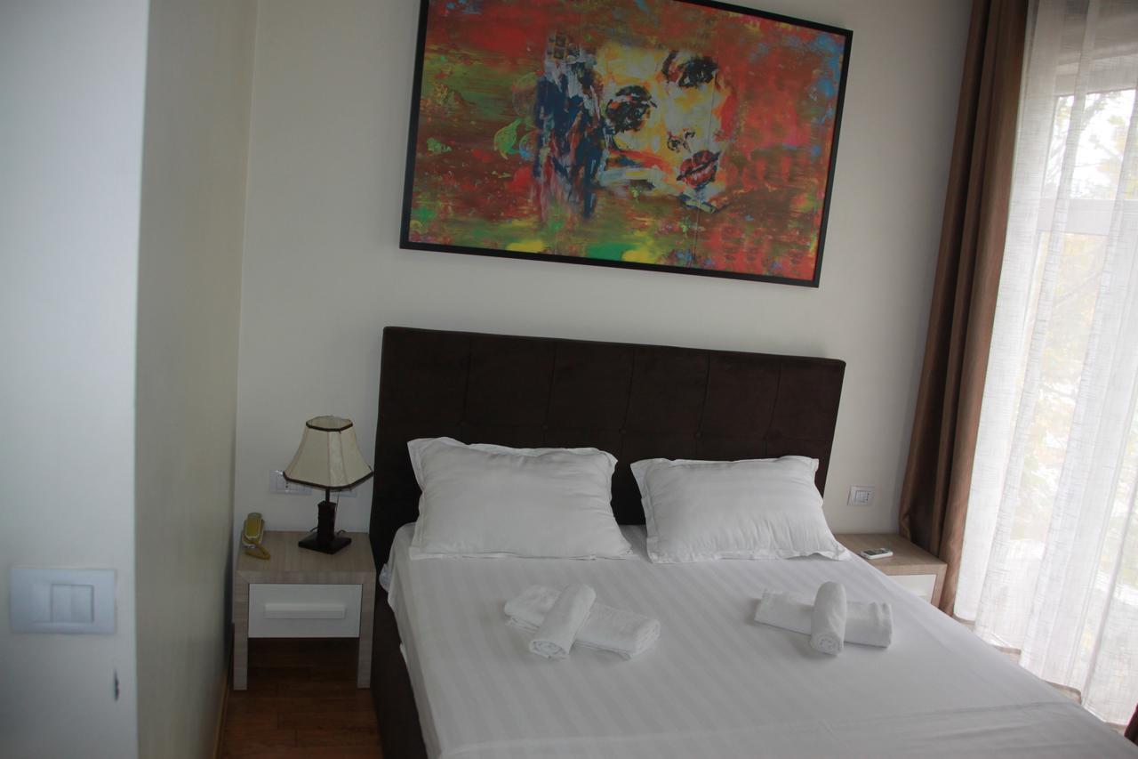 Living Hotel Tiranë Luaran gambar