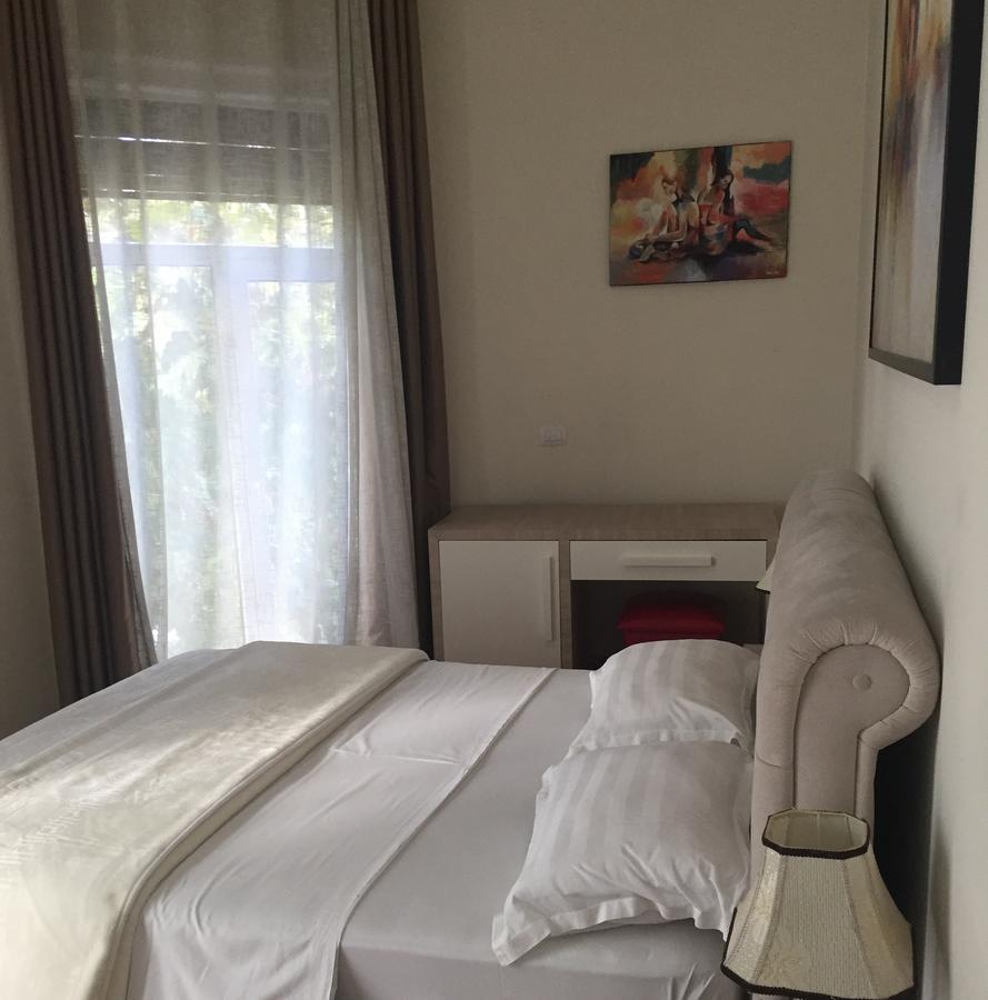 Living Hotel Tiranë Luaran gambar