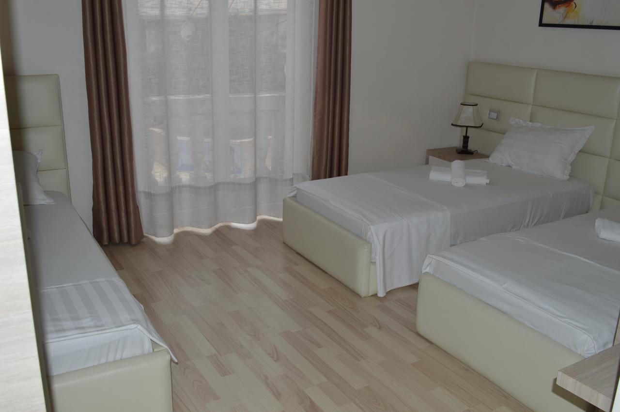 Living Hotel Tiranë Luaran gambar