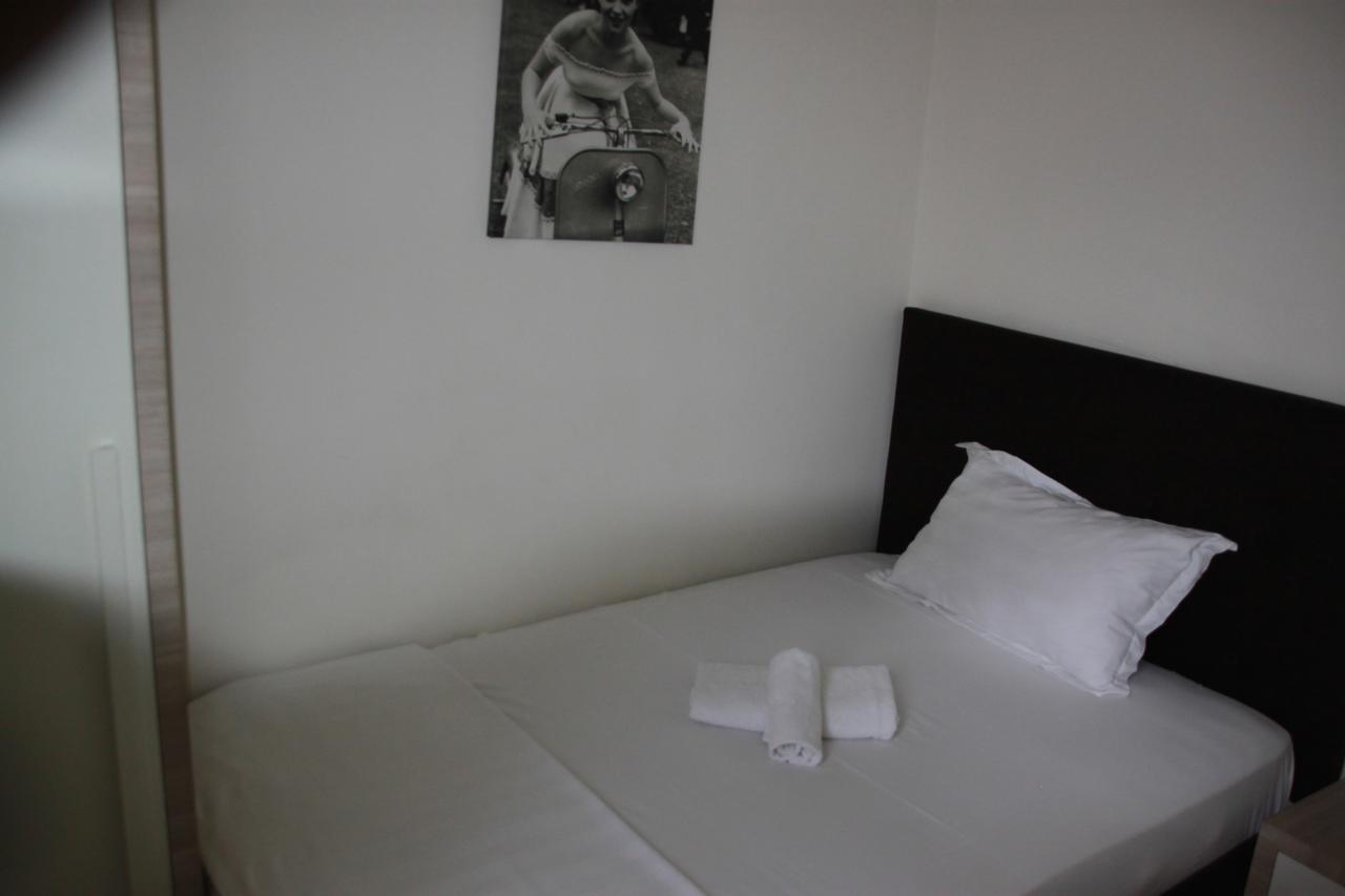 Living Hotel Tiranë Luaran gambar